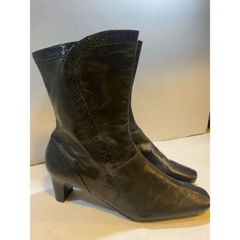 Women’s easy spirit black square toe boots size 7&1/2‎ ( has marks see photos)